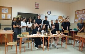 Narodowe Czytanie &bdquo;Dziad&oacute;w&rdquo; Adama Mickiewicza- PSP Chybice 6