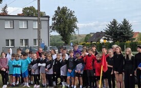 Świetne występy uczni&oacute;w z Chybic w gminnych sztafetowych biegach przełajowych! 5