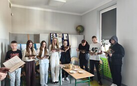 Ciemno wszędzie, głucho wszędzie - Narodowe Czytanie 2026 w PSP w Łomnie 6