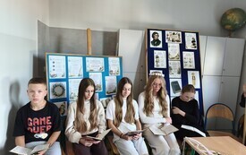 Ciemno wszędzie, głucho wszędzie - Narodowe Czytanie 2026 w PSP w Łomnie 7