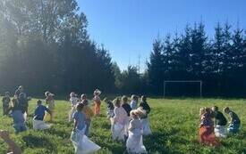 Złote liście i kosze pełne kasztan&oacute;w. Jak przedszkolaki powitały Pierwszy Dzień Jesieni- PSP Chybice 3