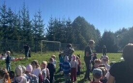 Złote liście i kosze pełne kasztan&oacute;w. Jak przedszkolaki powitały Pierwszy Dzień Jesieni- PSP Chybice 15