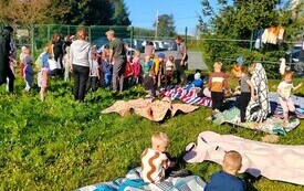 Złote liście i kosze pełne kasztan&oacute;w. Jak przedszkolaki powitały Pierwszy Dzień Jesieni- PSP Chybice 28