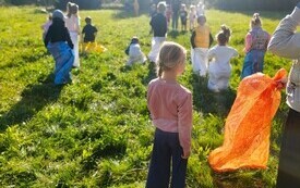 Złote liście i kosze pełne kasztan&oacute;w. Jak przedszkolaki powitały Pierwszy Dzień Jesieni- PSP Chybice 29
