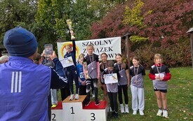 Brązowy medal i świetne występy uczni&oacute;w z Chybic w finale wojew&oacute;dzkim sztafetowych bieg&oacute;w przełajowych! 7