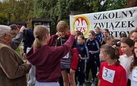 Brązowy medal i świetne występy uczni&oacute;w z Chybic w finale wojew&oacute;dzkim sztafetowych bieg&oacute;w przełajowych! 8