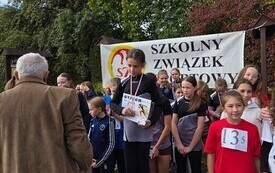 Brązowy medal i świetne występy uczni&oacute;w z Chybic w finale wojew&oacute;dzkim sztafetowych bieg&oacute;w przełajowych! 11