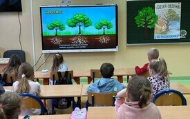  ,, O czym szumią drzewa&rdquo;- obchody Dnia Drzewa w chybickim przedszkolu 7