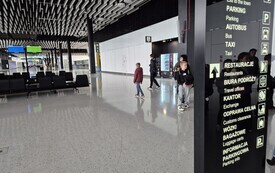 Uczniowie klas IV&ndash;VIII z wizytą na Lotnisku Warszawa-Radom &ndash; poznajemy świat zawod&oacute;w 9