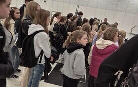 Uczniowie klas IV&ndash;VIII z wizytą na Lotnisku Warszawa-Radom &ndash; poznajemy świat zawod&oacute;w 17