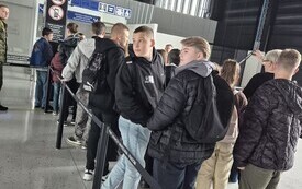 Uczniowie klas IV&ndash;VIII z wizytą na Lotnisku Warszawa-Radom &ndash; poznajemy świat zawod&oacute;w 18