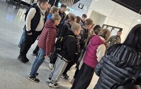 Uczniowie klas IV&ndash;VIII z wizytą na Lotnisku Warszawa-Radom &ndash; poznajemy świat zawod&oacute;w 19