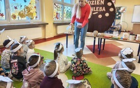 Galeria aktualności Dzie￱ń Chleba w naszym przedszkolu 11