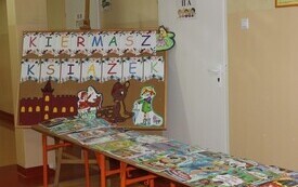 Galeria aktualności Książkowy zawr&oacute;t głowy &ndash; kiermasz w PSP Chybice 3