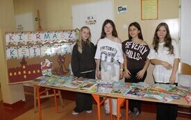 Galeria aktualności Książkowy zawr&oacute;t głowy &ndash; kiermasz w PSP Chybice 4