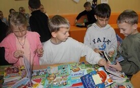 Galeria aktualności Książkowy zawr&oacute;t głowy &ndash; kiermasz w PSP Chybice 6