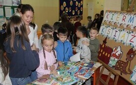 Galeria aktualności Książkowy zawr&oacute;t głowy &ndash; kiermasz w PSP Chybice 7