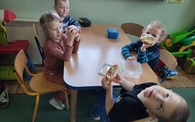 Tłusty Czwartek u przedszkolak&oacute;w z Publicznej Szkoły Podstawowej w Łomnie 23