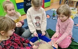 Dzień Dinozaura u przedszkolak&oacute;w z Publicznej Szkole Podstawowej w Łomnie 50