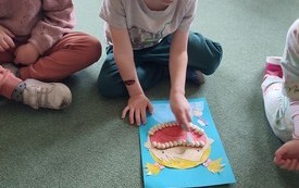 Dzień dentysty u przedszkolak&oacute;w - PSP Łomno 2