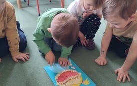 Dzień dentysty u przedszkolak&oacute;w - PSP Łomno 3