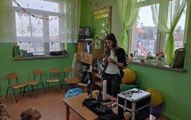 Spotkania z fryzjerem u przedszkolak&oacute;w z Publicznej Szkoły Podstawowej w Łomnie 25