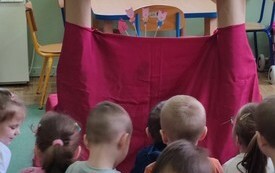 Dzień Teatru u przedszkolak&oacute;w z Publicznej Szkole Podstawowej w Łomnie 2