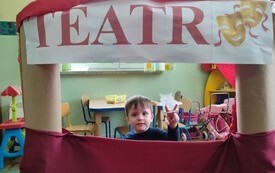 Dzień Teatru u przedszkolak&oacute;w z Publicznej Szkole Podstawowej w Łomnie 5