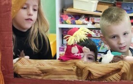 Dzień Teatru u przedszkolak&oacute;w z Publicznej Szkole Podstawowej w Łomnie 8