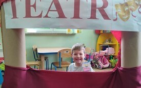 Dzień Teatru u przedszkolak&oacute;w z Publicznej Szkole Podstawowej w Łomnie 14