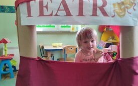 Dzień Teatru u przedszkolak&oacute;w z Publicznej Szkole Podstawowej w Łomnie 15