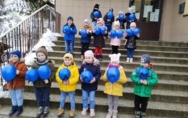 Dzień Świadomości Autyzmu u przedszkolak&oacute;w z Publicznej Szkoły Podstawowej w Łomnie 14