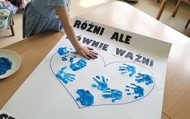Zaświecili na niebiesko! 7
