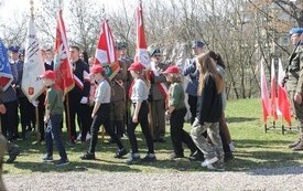 VIII KIELECKI MARSZ KATYŃSKI Z UDZIAŁEM UCZNI&Oacute;W NASZEJ SZKOŁY 1