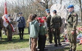 VIII KIELECKI MARSZ KATYŃSKI Z UDZIAŁEM UCZNI&Oacute;W NASZEJ SZKOŁY 2