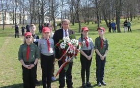 VIII KIELECKI MARSZ KATYŃSKI Z UDZIAŁEM UCZNI&Oacute;W NASZEJ SZKOŁY 6