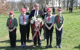 VIII KIELECKI MARSZ KATYŃSKI Z UDZIAŁEM UCZNI&Oacute;W NASZEJ SZKOŁY 8