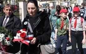 VIII KIELECKI MARSZ KATYŃSKI Z UDZIAŁEM UCZNI&Oacute;W NASZEJ SZKOŁY 9