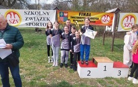 Drużyna dziewcząt wicemistrzyniami wojew&oacute;dztwa świętokrzyskiego w drużynowych biegach przełajowych! 3