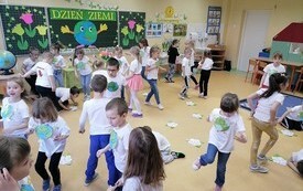 Chybickie przedszkolaki pamiętają o Święcie Ziemi 10