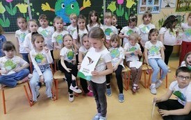 Chybickie przedszkolaki pamiętają o Święcie Ziemi 14