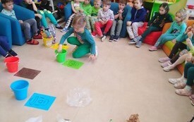 Dzień Ziemi w Przedszkolu w Radkowicach z wykorzystaniem sprzętu i wyposażenia zakupionego z projektu ,,Laboratoria przyszłości&rdquo;. 8