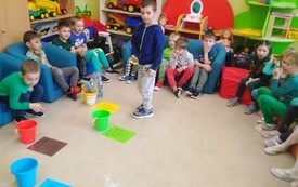 Dzień Ziemi w Przedszkolu w Radkowicach z wykorzystaniem sprzętu i wyposażenia zakupionego z projektu ,,Laboratoria przyszłości&rdquo;. 9