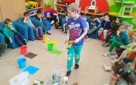Dzień Ziemi w Przedszkolu w Radkowicach z wykorzystaniem sprzętu i wyposażenia zakupionego z projektu ,,Laboratoria przyszłości&rdquo;. 10