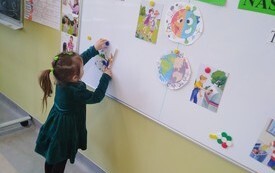 Dzień Ziemi w Przedszkolu w Radkowicach z wykorzystaniem sprzętu i wyposażenia zakupionego z projektu ,,Laboratoria przyszłości&rdquo;. 17