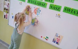 Dzień Ziemi w Przedszkolu w Radkowicach z wykorzystaniem sprzętu i wyposażenia zakupionego z projektu ,,Laboratoria przyszłości&rdquo;. 18