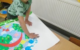 Dzień Ziemi w Przedszkolu w Radkowicach z wykorzystaniem sprzętu i wyposażenia zakupionego z projektu ,,Laboratoria przyszłości&rdquo;. 24