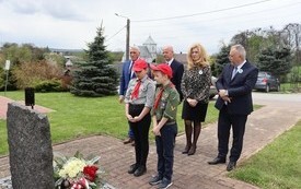 Dzień Patrona w Publicznej Szkole Podstawowej  im. Feliksa Szczęsnego Karnickiego w Chybicach 5