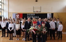 Dzień Patrona w Publicznej Szkole Podstawowej  im. Feliksa Szczęsnego Karnickiego w Chybicach 13