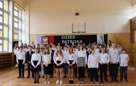 Dzień Patrona w Publicznej Szkole Podstawowej  im. Feliksa Szczęsnego Karnickiego w Chybicach 15